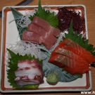 Sashimi z tuniaka, lososa a chobotnice.