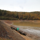 7 hektárový rybník firmy Marusei (Hirasawa) tesne pred výlovom